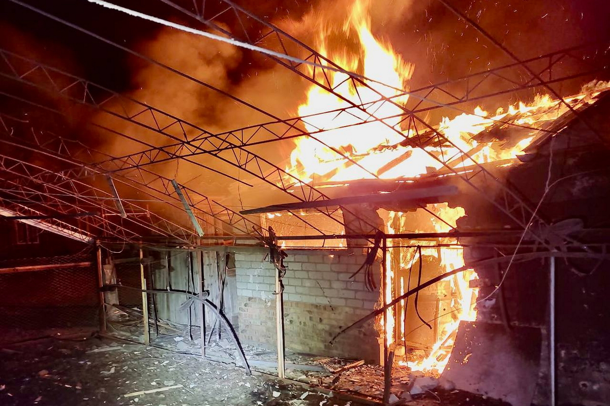 Понівечені будинки та лінії електропередач: ворог випустив по Нікопольщині 70 снарядів