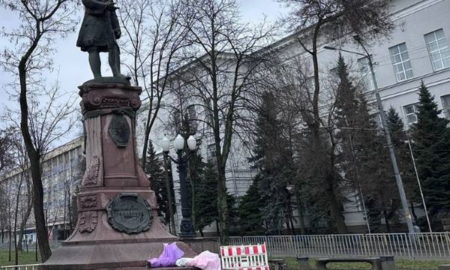 У Дніпрі сьогодні зносять пам’ятник Ломоносову (фото)