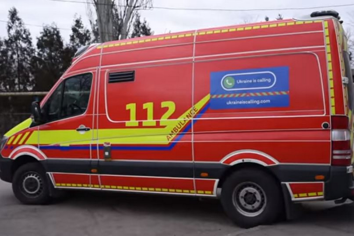 Нікополь отримав пожежну машину та карету швидкої допомоги від благодійників