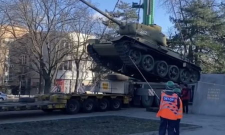 У Дніпрі демонтували «Танк» і низку інших пам’ятників радянської доби