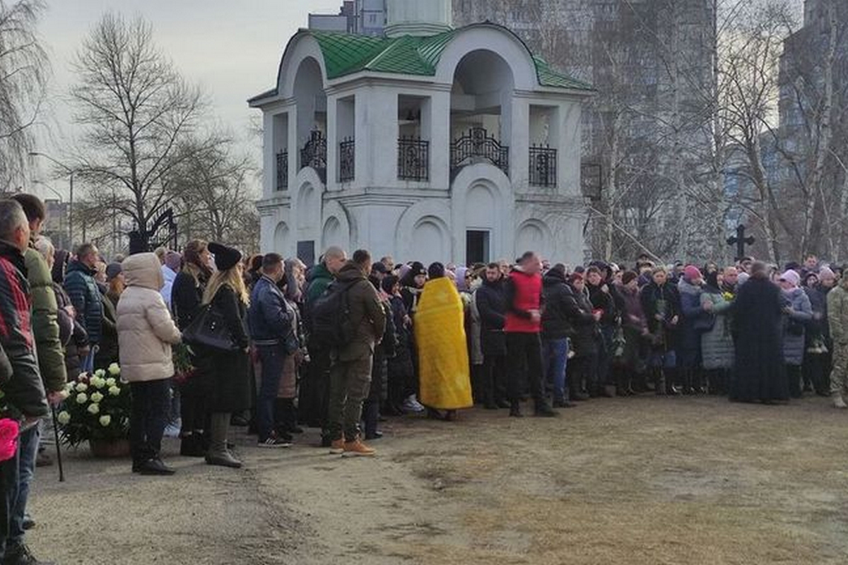 У Дніпрі сьогодні поховали 5-х членів родини Фігурних, що загинули від російської ракети