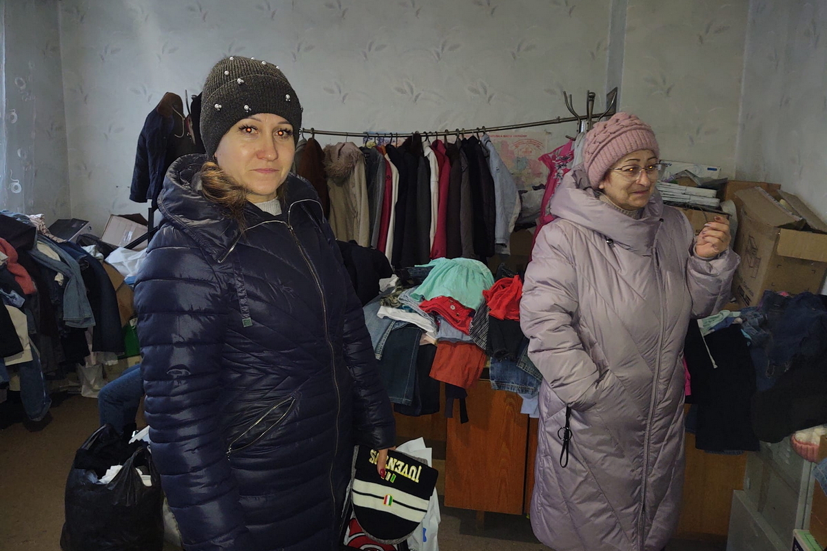 У Томаківці працює банк одягу, де жителі району можуть отримати теплі речі