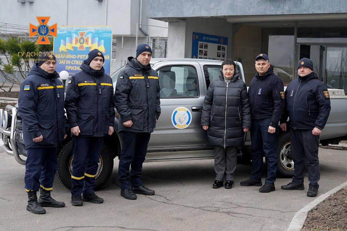 Рятувальники Дніпропетровщини отримали спецавтомобіль для розмінування територій (фото)