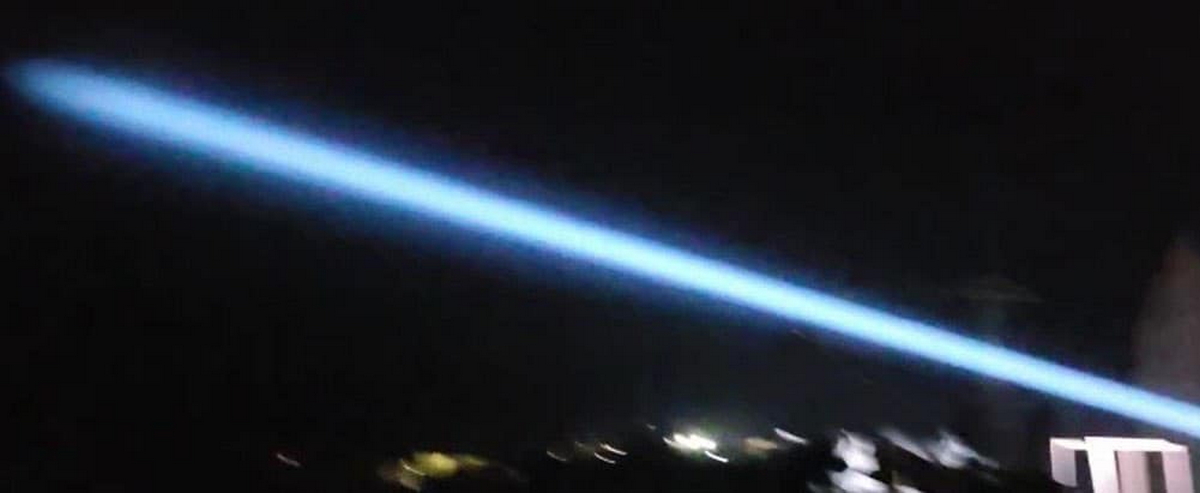 Мешканців Кривого Рогу схвилювало дивне «лазерне шоу» в небі над містом – що це таке