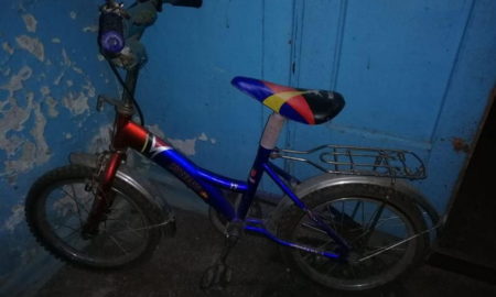 У Нікополі 37-річний чоловік поцупив дитячий велосипед зі сходового майданчику