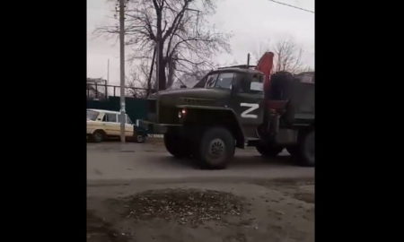 «Я мати 5-х дітей. Стріляй!» - у мережі спливло відео з Кам’янки-Дніпровської після початку вторгнення росії