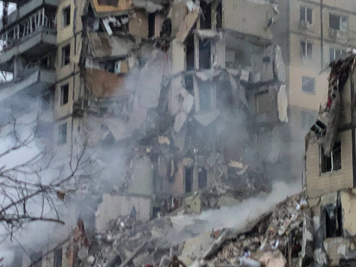 Люди кричать під завалами: ракетний удар по Дніпру - перші дані про постраждалих