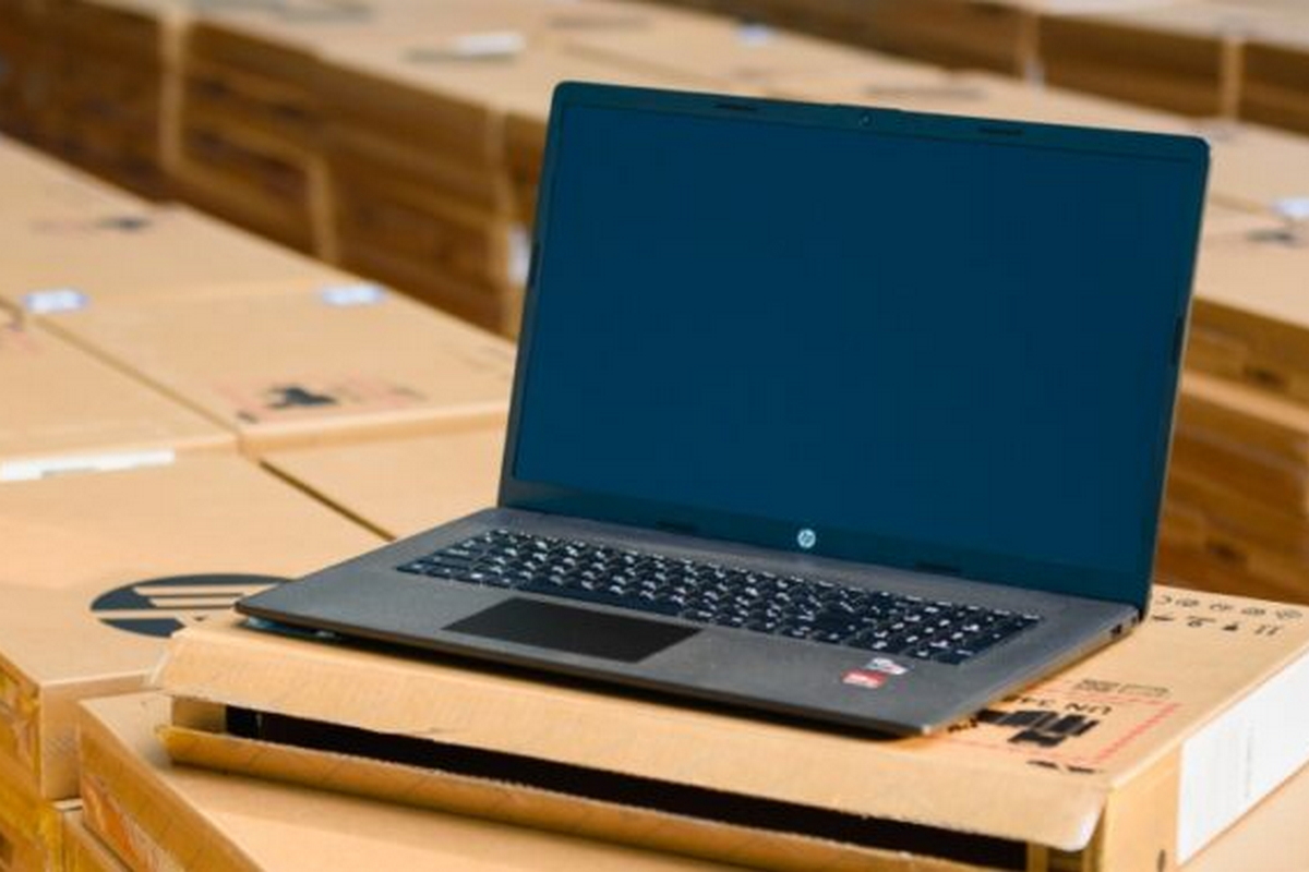 Вчителі Дніпропетровщини і Нікопольщини зокрема отримали 1,5 тис лептопів (фото)