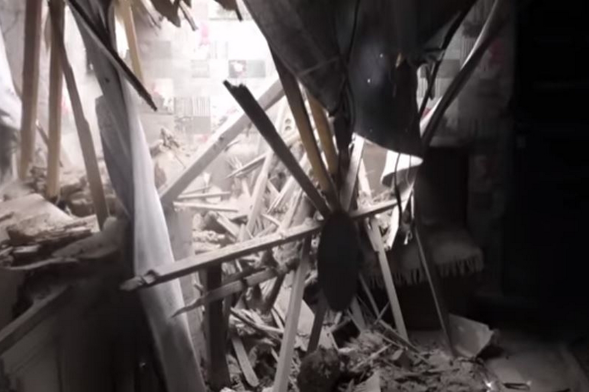 У Нікополі один із будинків втретє потрапив під ворожий обстріл (відео)
