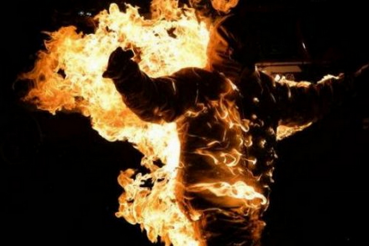 Вибіг у палаючому одязі і помер – на Дніпропетровщині сталася чергова смертельна пожежа