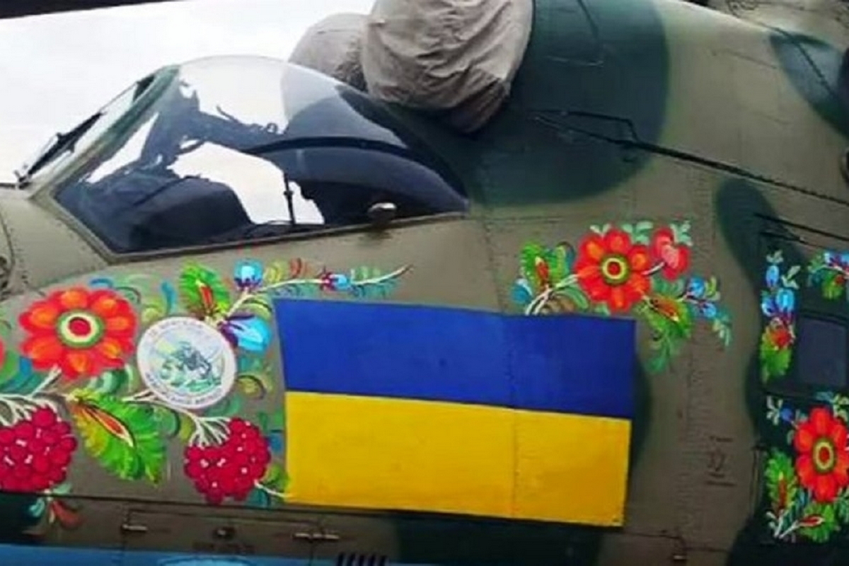 Гелікоптер, розписаний майстрами з Дніпропетровщини, нищить ворогів на фронті
