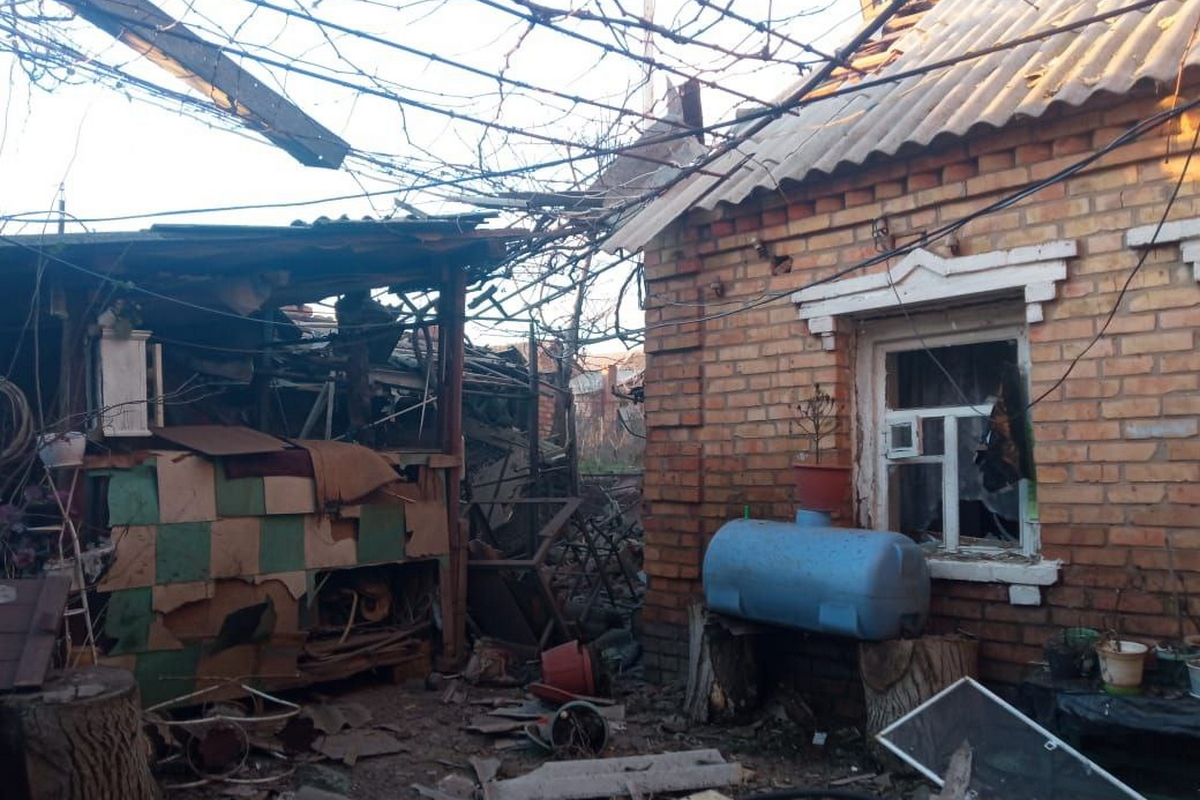 Євтушенко показав наслідки обстрілів Нікополя і району 4 січня (фото)