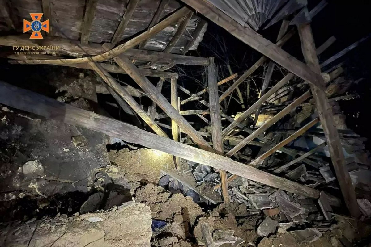 На Дніпропетровщині чоловік загинув під завалами будинку (фото)