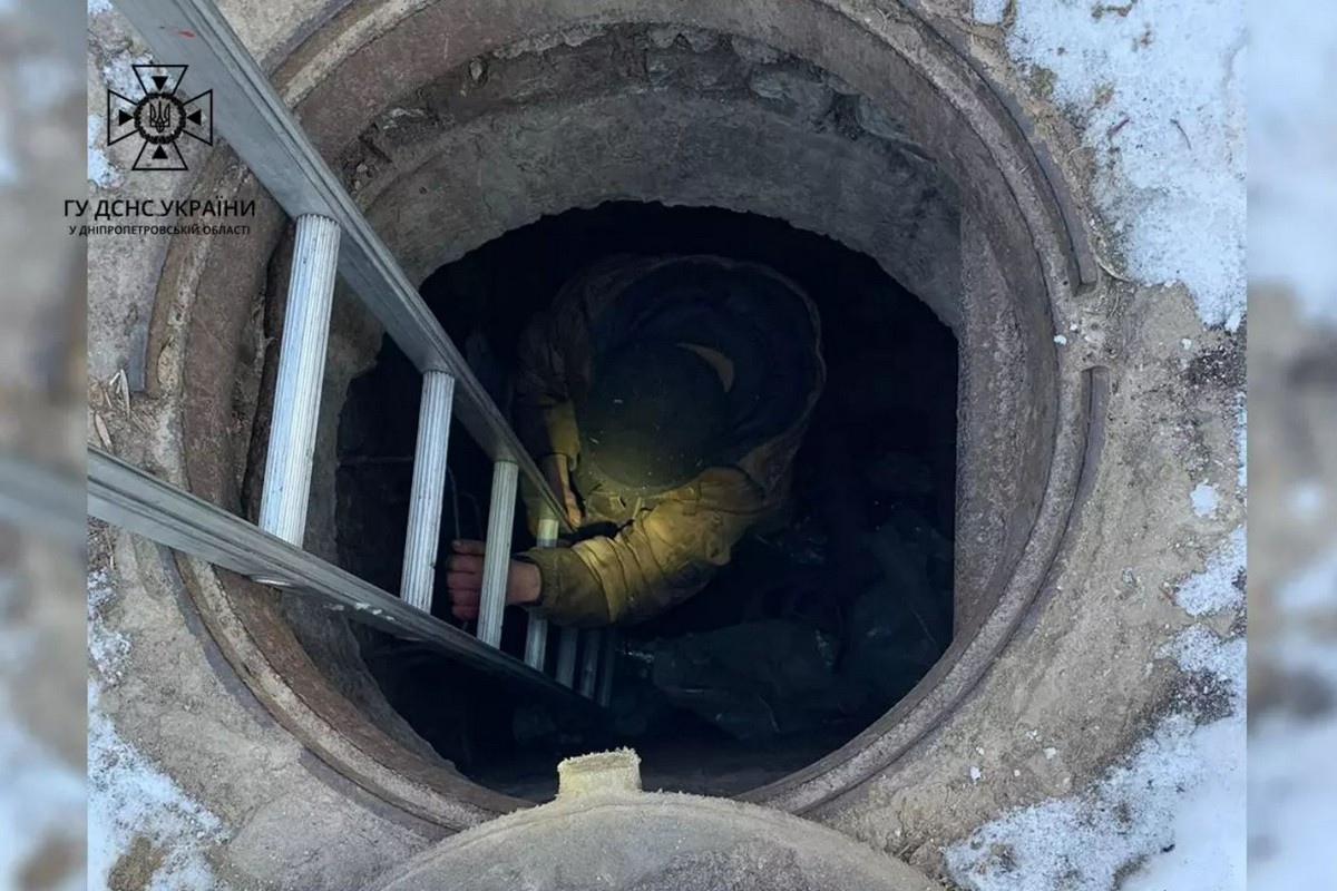 У Нікополі чоловік впав у 4-метровий каналізаційний люк