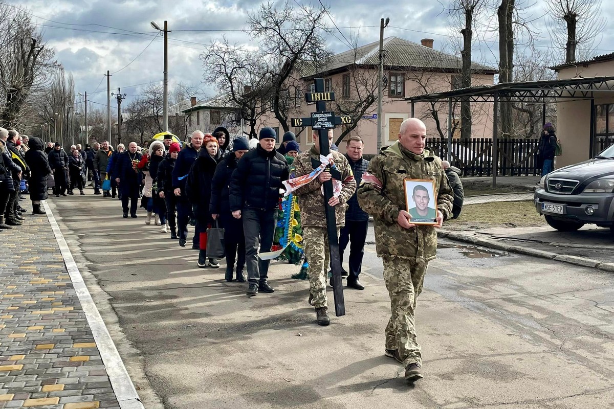 У Нікополі 21 лютого провели в останню путь загиблого Героя (фото)
