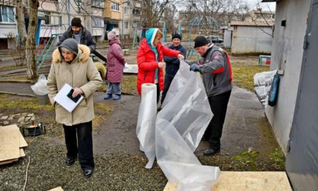 Обстріли Нікополя тривали всю ніч – комунальники ліквідовують наслідки (фото)