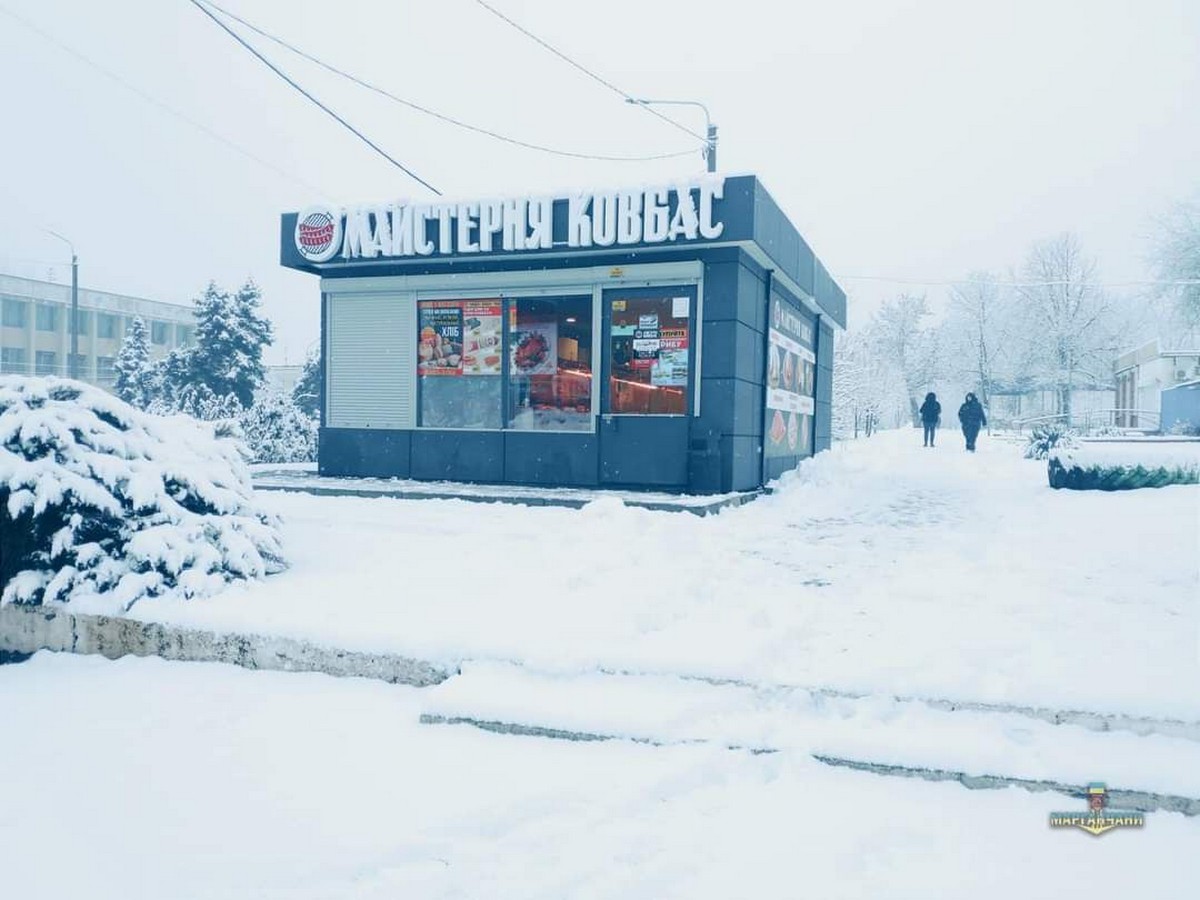 Сніг у Нікополі і Марганці 1 лютого – біла казка лікувала зранені міста (фото)