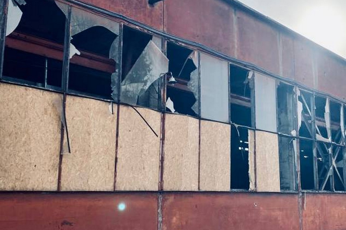 Обстріл Нікополя 13 лютого: поранено людину, постраждали підприємства, будинки, автомобілі