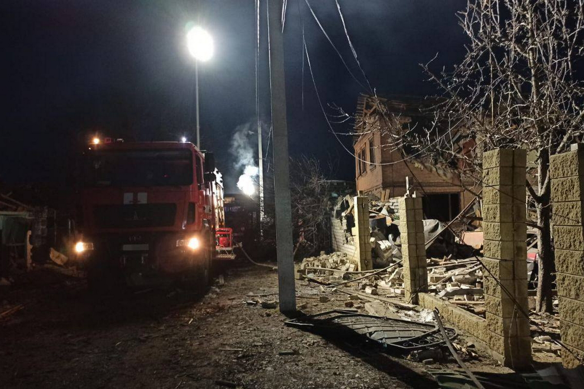 1 загибла, 7 поранених, великі руйнування і пожежа – наслідки ракетної атаки на Дніпропетровщині