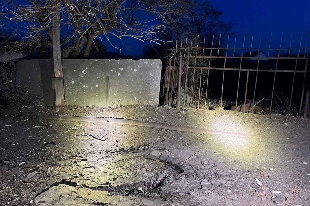 Нікополь 24 лютого вночі пережив черговий обстріл: є руйнування, виникла пожежа