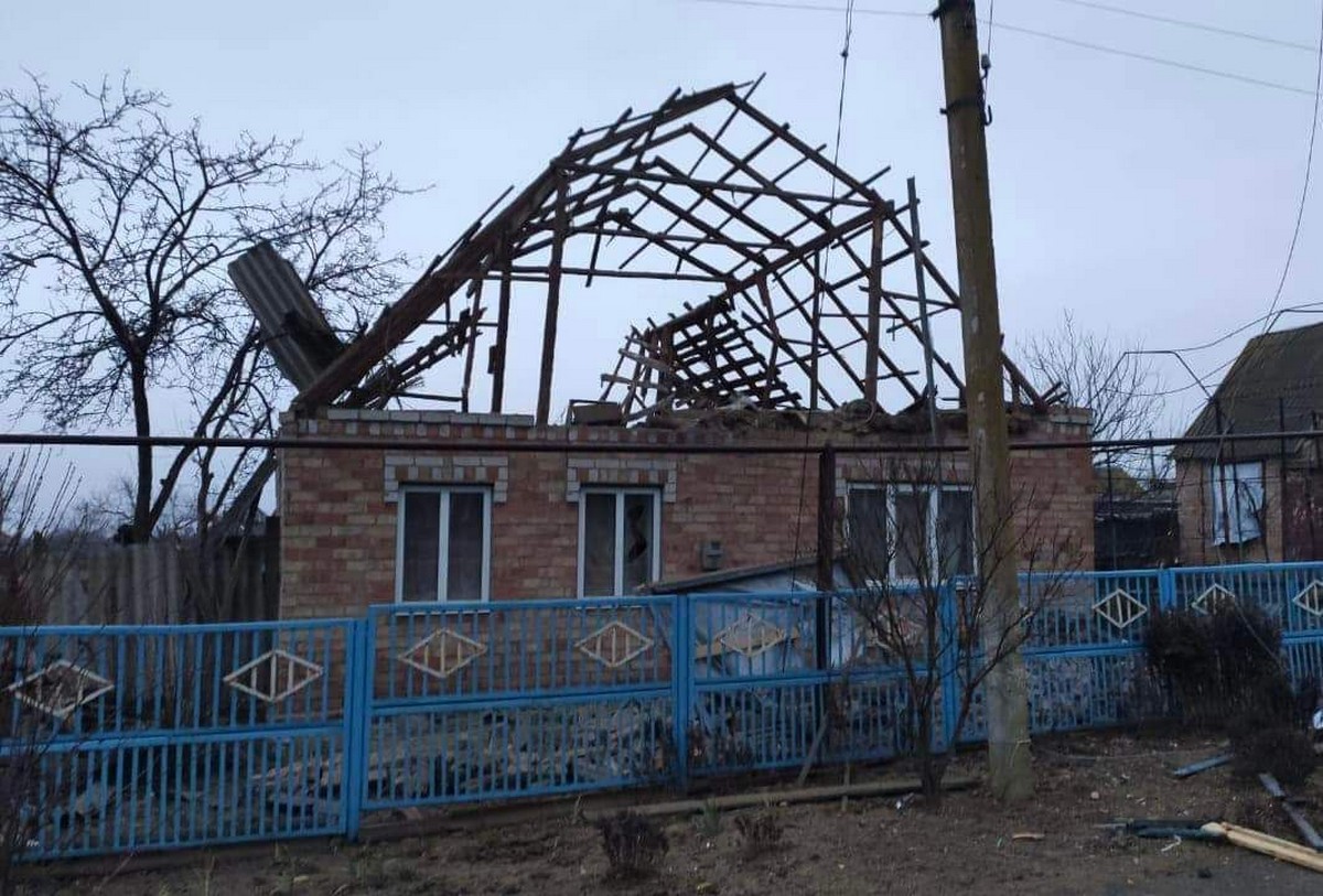 Євген Євтушенко показав наслідки обстрілів Нікополя і району 26 лютого