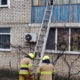 На Дніпропетровщині надзвичайники допомогли жінці, яку зачинила на балконі власна дитина