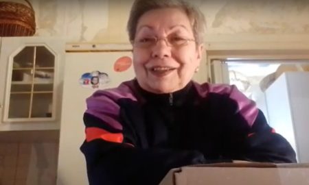 Пенсіонерка-блогер з Марганця показала вміст коробки з гуманітаркою (відео)