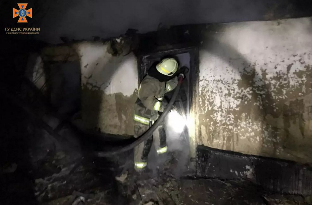 Рятувальники з Нікополя і Марганця гасили пожежу у Червоногригорівці