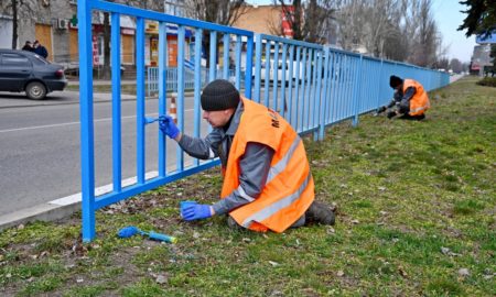 Комунальники прибирають Нікополь після зими (фото)