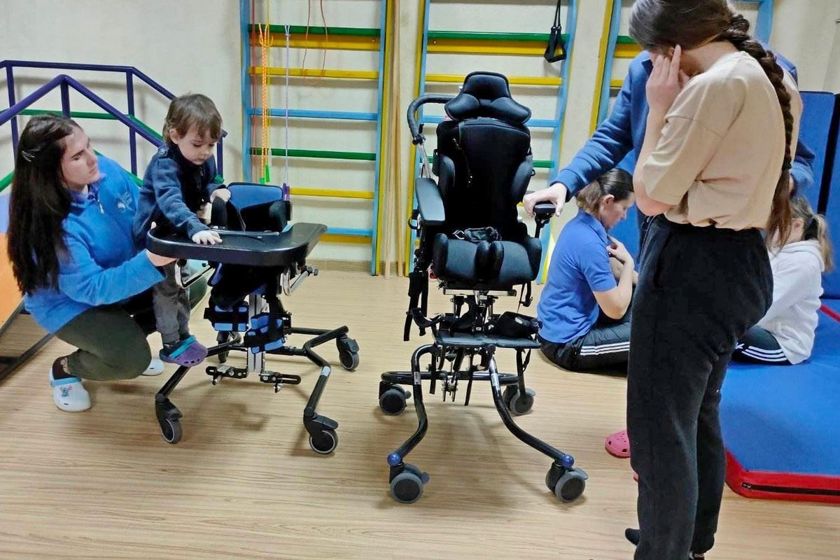 Нікопольський центр реабілітації дітей отримав сучасний апарат ЕКГ та технічні засоби реабілітації