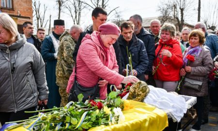 У Нікополі сьогодні провели в останню путь загиблого на війні Героя (фото)