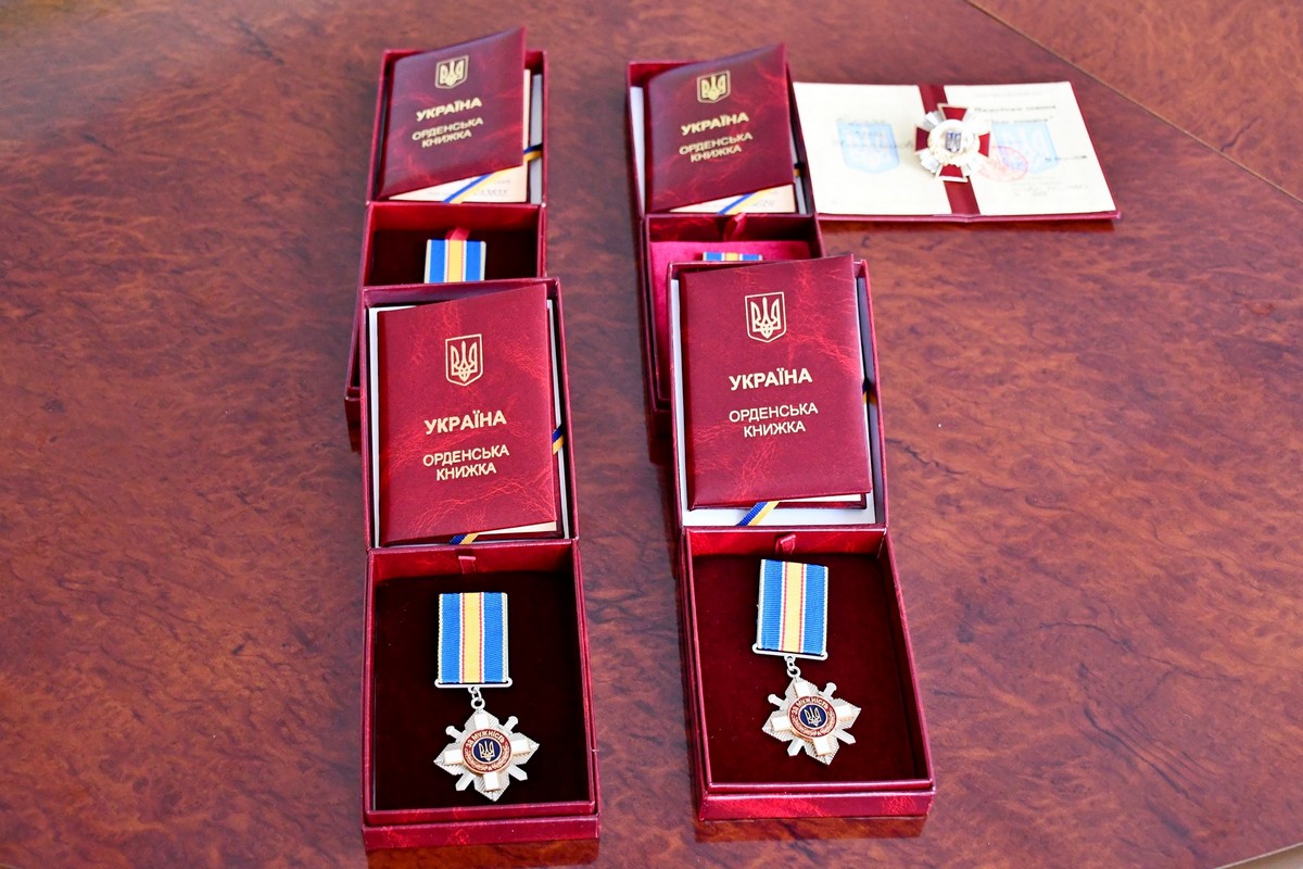 Шестеро Захисників з Нікополя отримали державні нагороди посмертно (фото)