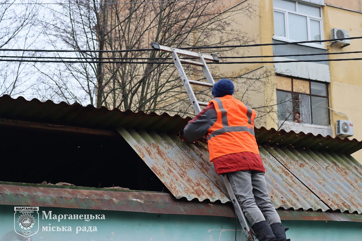 У Марганці сьогодні зносять «кіоск», який 20 років муляв око мешканцям