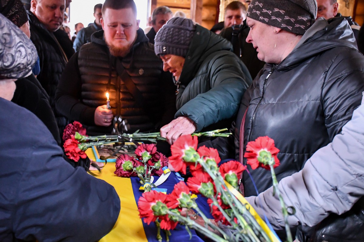 Нікополь 30 березня провів у останню путь загиблого Героя (фото)