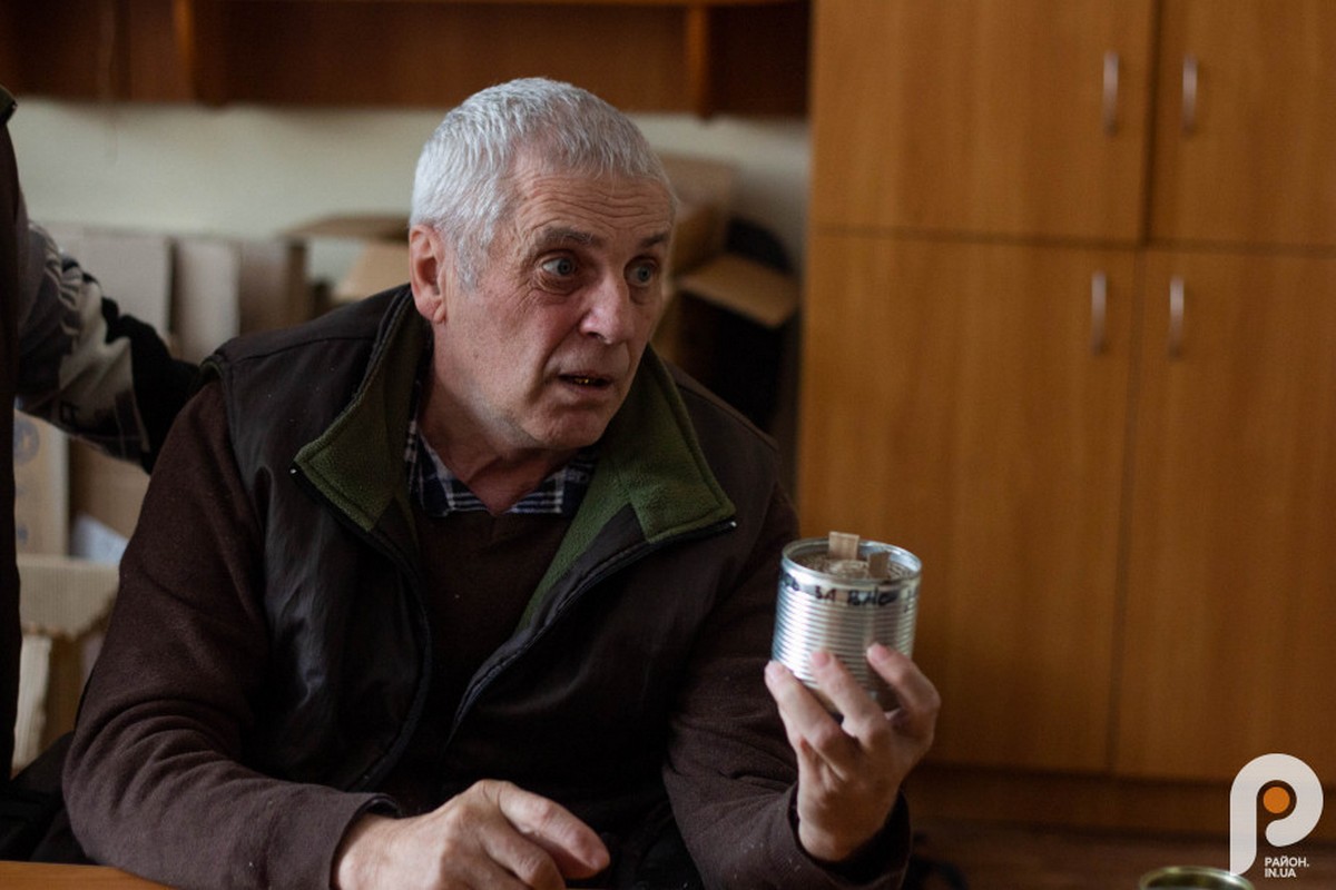 65-річний переселенець з Нікополя волонтерить для ЗСУ у Луцьку