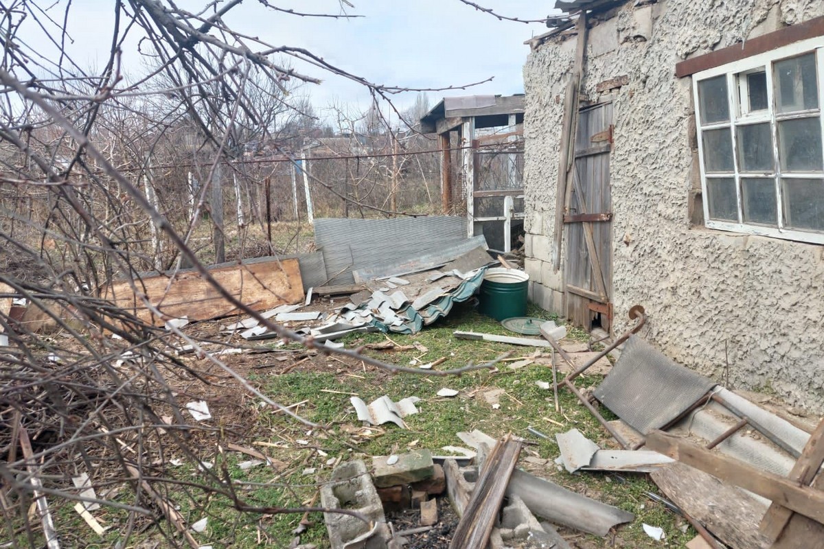 «Повністю зруйновано дахи»: поліція розповіла про наслідки обстрілу Нікополя 6 березня