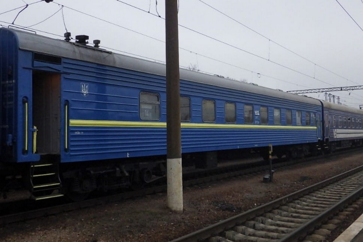На Дніпропетровщині довелося зупиняти потяг, аби затримати підозрюваного у замаху на вбивство