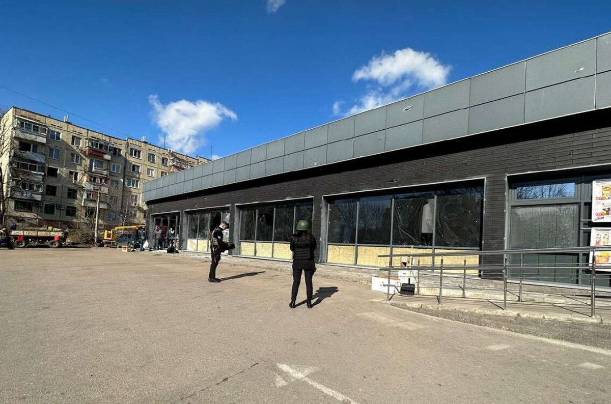 Компанія АТБ прокоментувала обстріл свого магазину у Нікополі: чи працюватиме супермаркет?