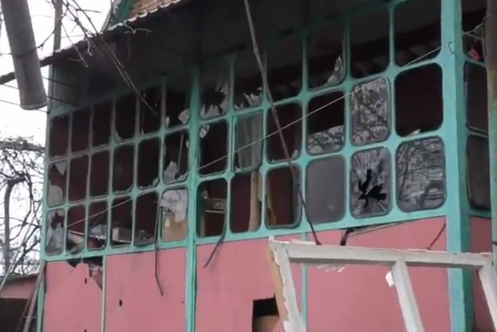 Мешканці Нікополя усувають наслідки обстрілу 30 квітня (відео)