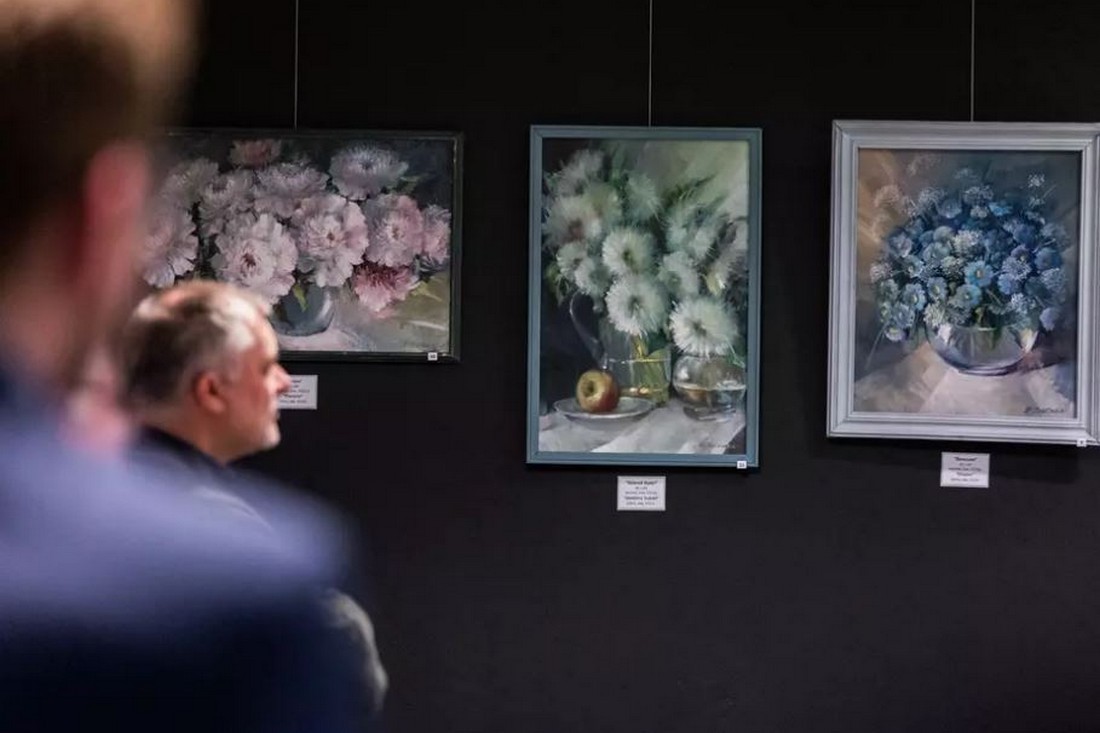 Пише картини під обстрілами: в Гданську пройшла виставка художника з Нікополя (фото, відео)