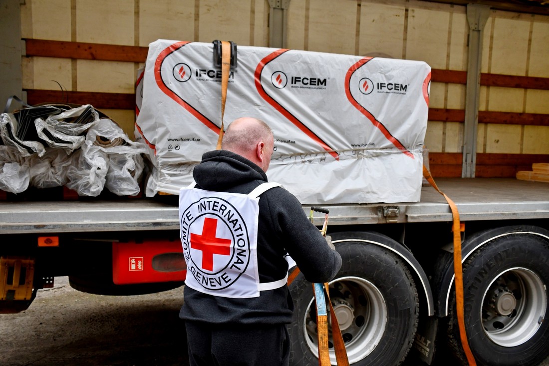 Нікополь отримав будматеріали від «Червоного хреста» для постраждалих від обстрілів
