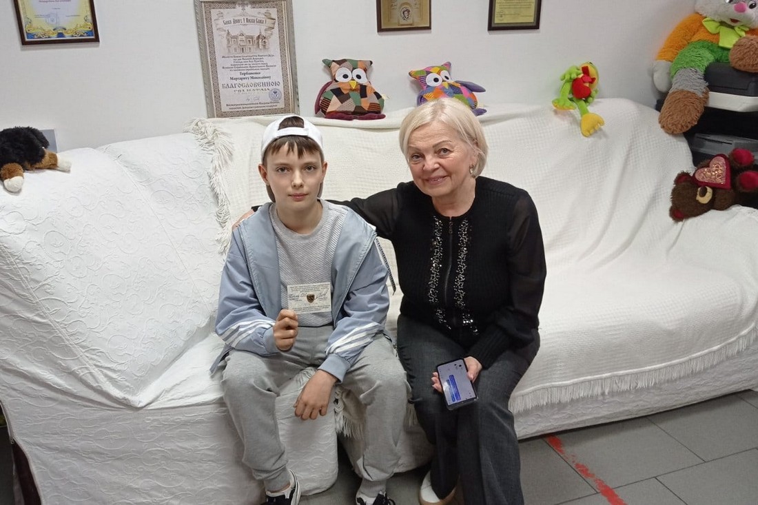 Хлопчику, якого бабуся вивезла з росії до Нікополя, вручили відзнаку «Бойовий нікополець»