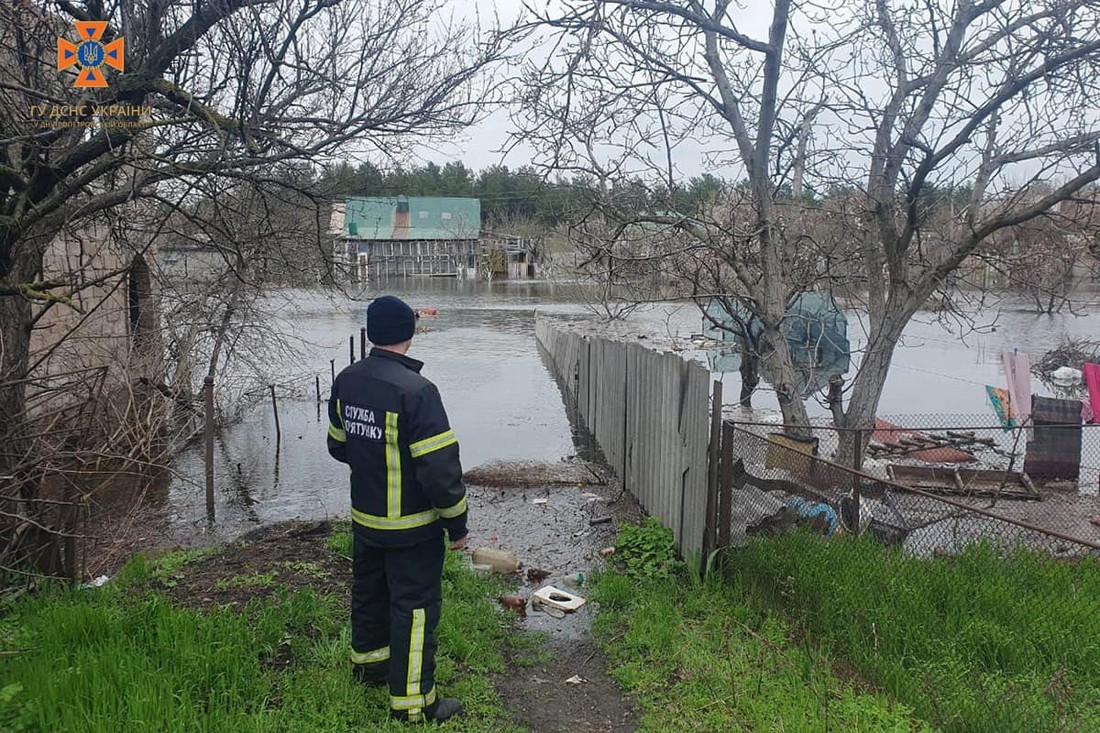 Дніпро вийшов з берегів: на Дніпропетровщині ліквідовують наслідки підтоплень (фото)