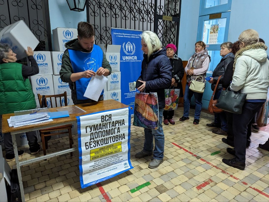 У Марганці видано 430 наборів  жіночої гігієни місцевим мешканкам