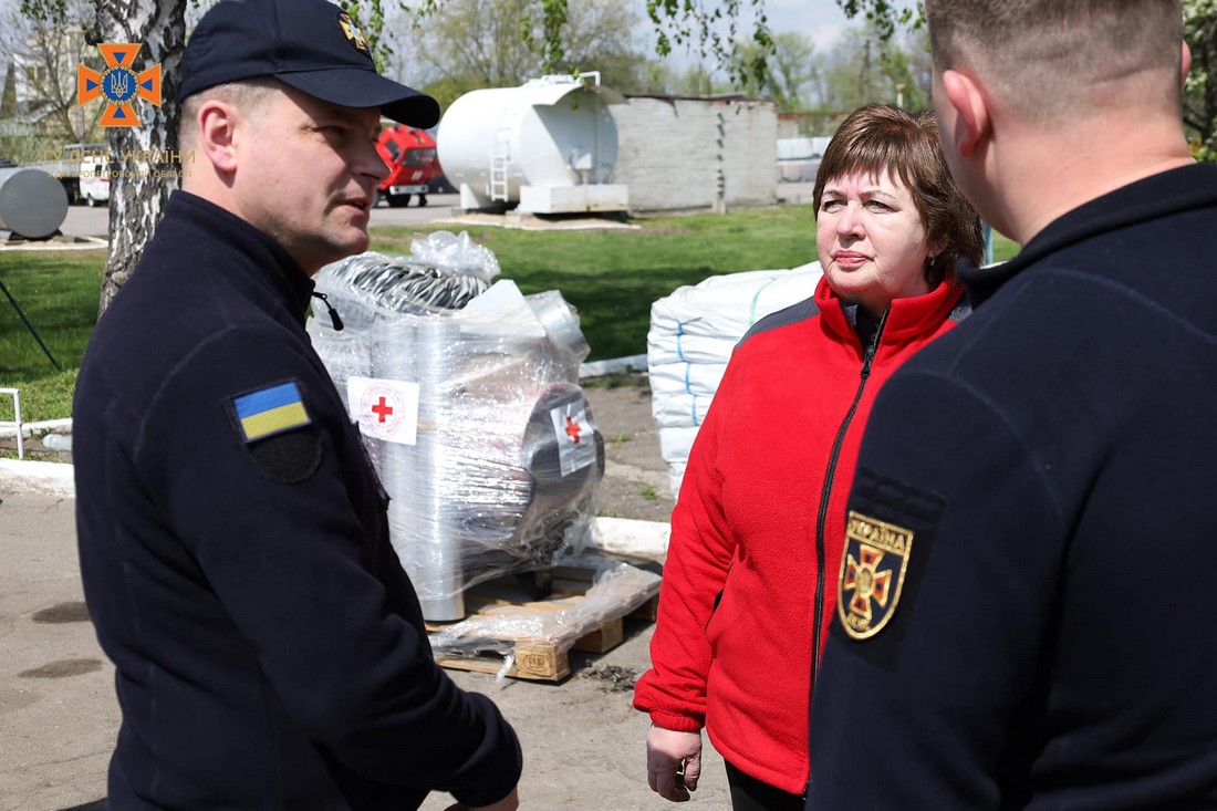 Рятувальники Дніпропетровщини отримали гуманітарну допомогу від Червоного Хреста