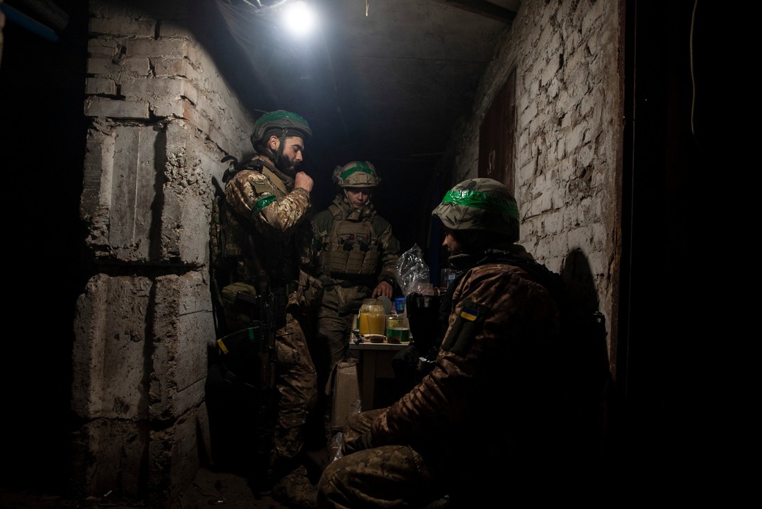 «Бахмут. Супротив триває»: 93 бригада показала фоторепортаж з міста-фортеці