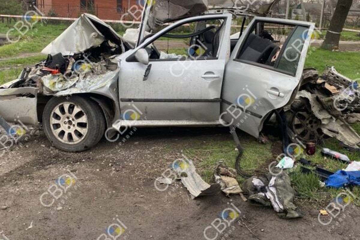 На трасі Нікополь-Кривий Ріг вибухнуло авто з військовим і волонтером – ЗМІ