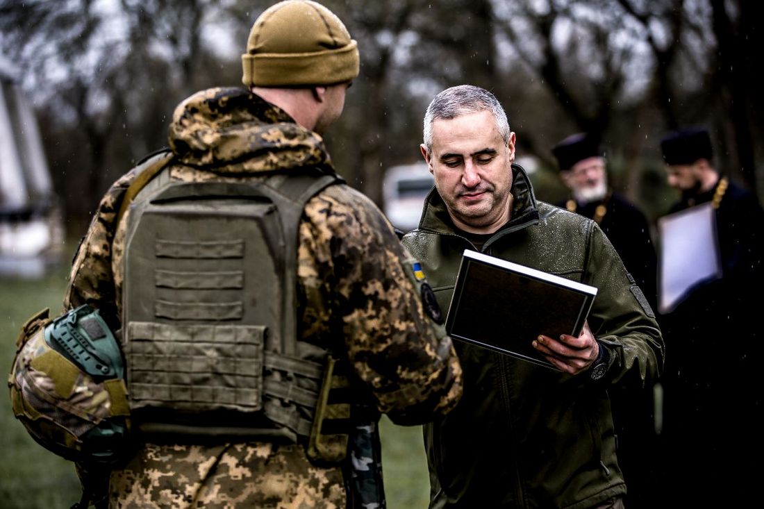 На Дніпропетровщині відзначили захисників, які повернулися з Бахмутського напрямку (фото)