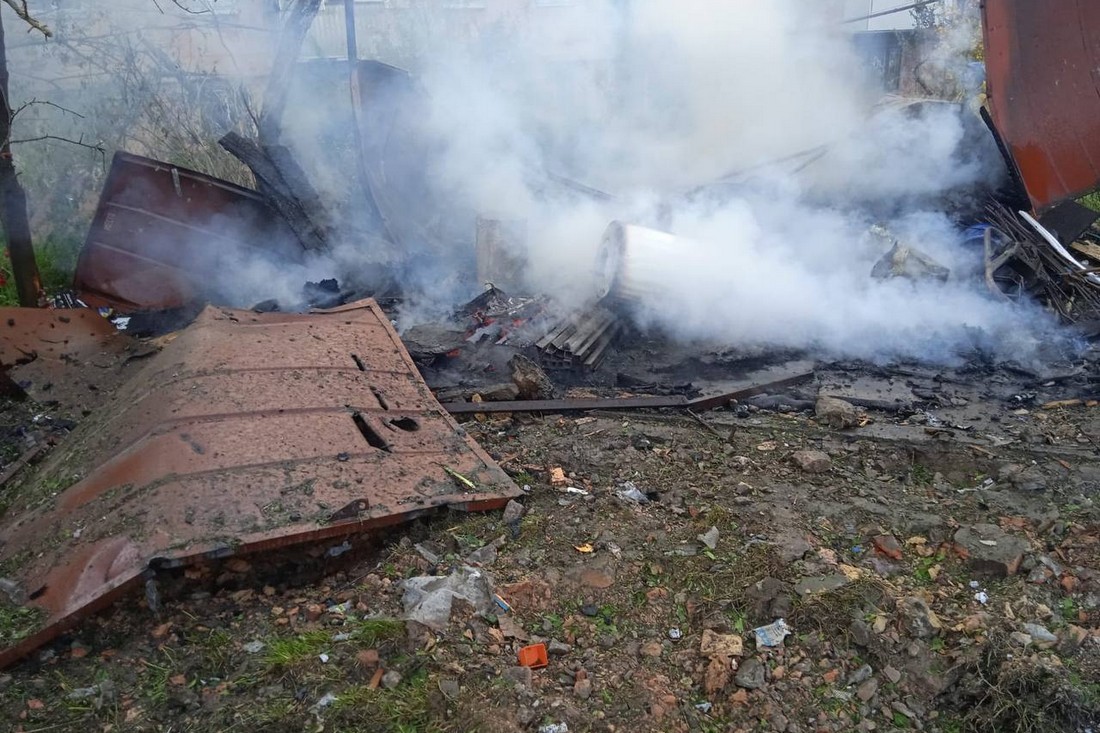 25 квітня окупанти обстріляли Нікополь і Марганець: є постраждалі і руйнування, виникла пожежа