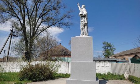У Червоногригорівці відновили пошкоджену обстрілами пам’ятку «Братська могила»